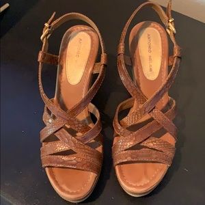 Cognac leather wedges